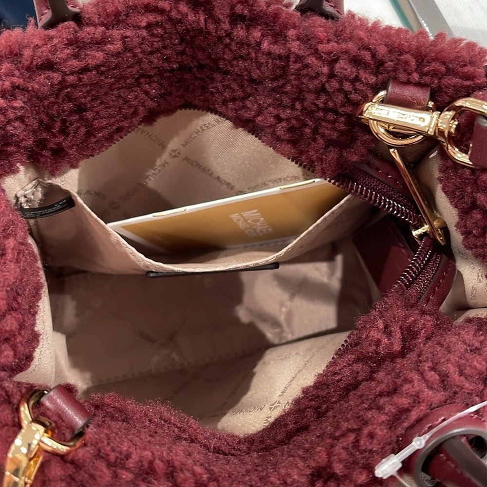 Michael Kors Mirella Extra-Small Sherpa XS SHOPPER XBODY
SHEARLING Crossbody TZ - Picture 7 of 16